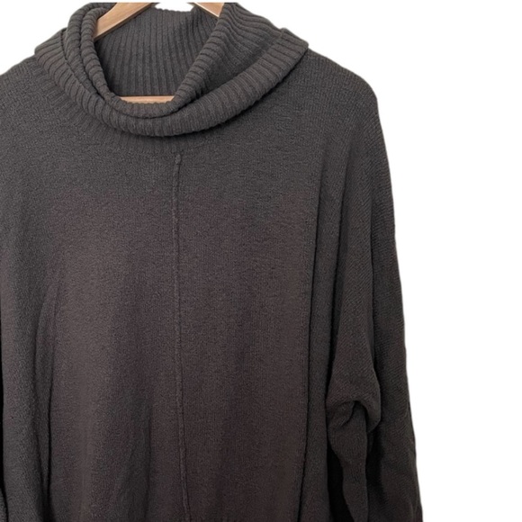 💥 Kaisley Green Cowlneck Tunic Sweater - Picture 2 of 5